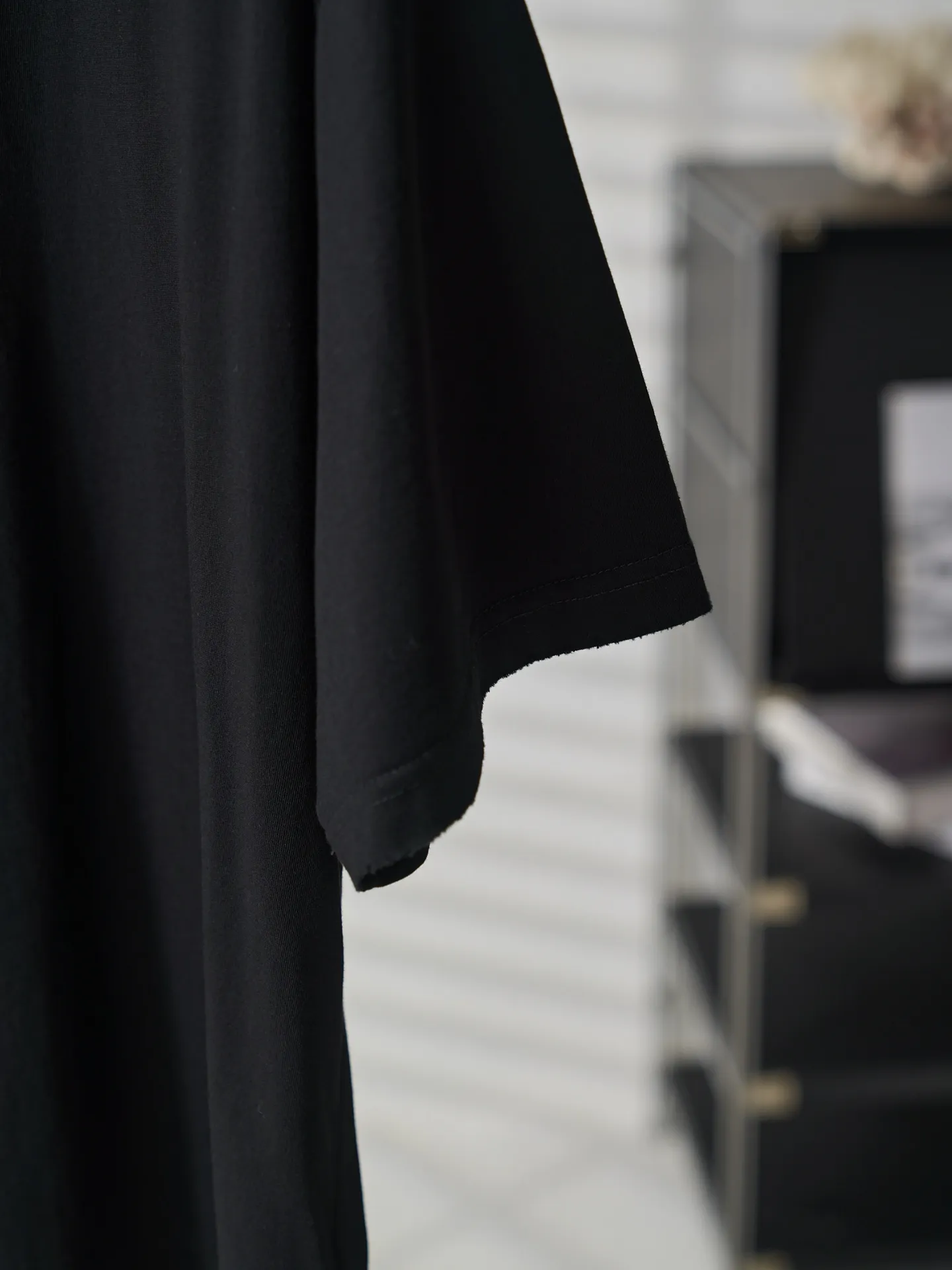 Balenciaga/ T 【In Stock】XS S M L ：24 / 185G ：32 1×1 / 270G 24 ， 。 、 ， ， ； ， 。 32 ， ， ， 。 。 ， ， 。 ， ， Breathable、 。 ， 、 ， ， ，Breathable 。 ； 。 ， Retro 。